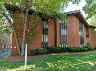 67 Forest Ave APT 2C, Riverside, IL 60546