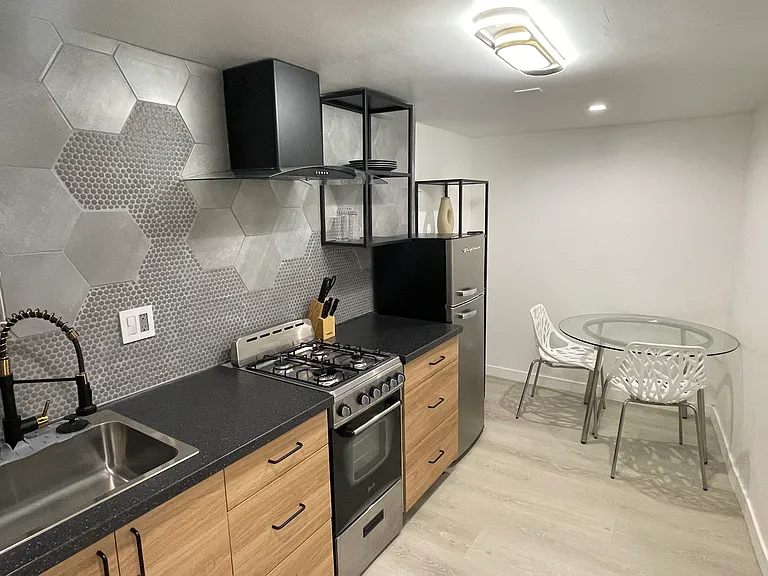 390 Bedford Pl #2 — Photo 7