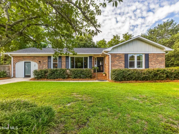 38 Pelican Point Road, Wilmington, NC 28409