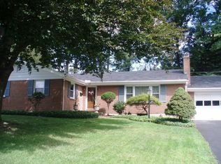 287 Flagstone Dr, Bethlehem, PA 18017