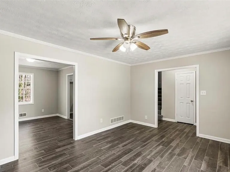 3800 Leisure Ln — Photo 4