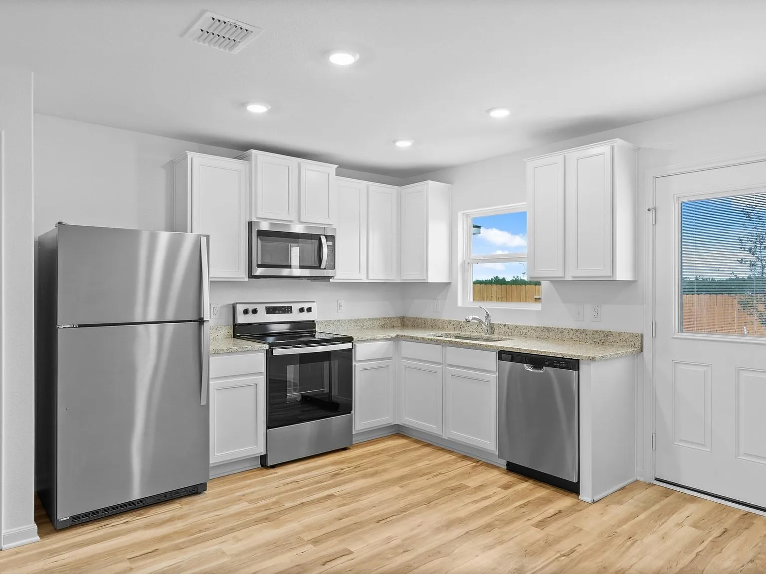 2 bed, 2.0 bath, 996 sqft, $1,950 — Photo 3