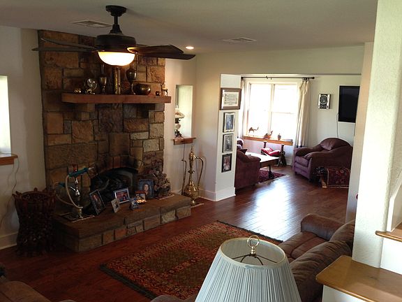 3rd image of 400 E Avenue D
