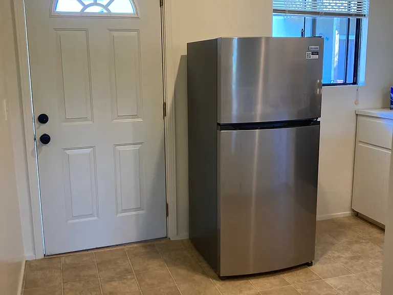 873 Lyndon St — Photo 11