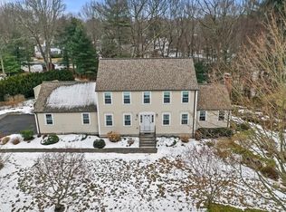 28 Wildflower Dr, Sutton, MA 01590