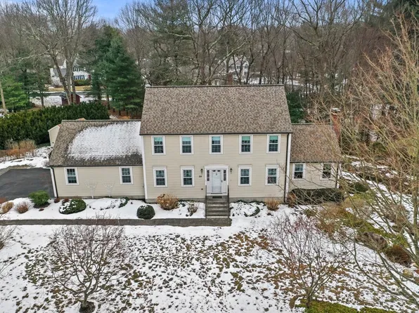 28 Wildflower Dr, Sutton, MA 01590