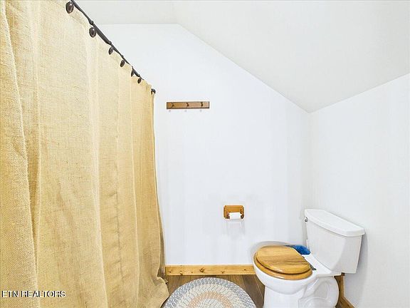 36th image of 1457 Smithfield Rd