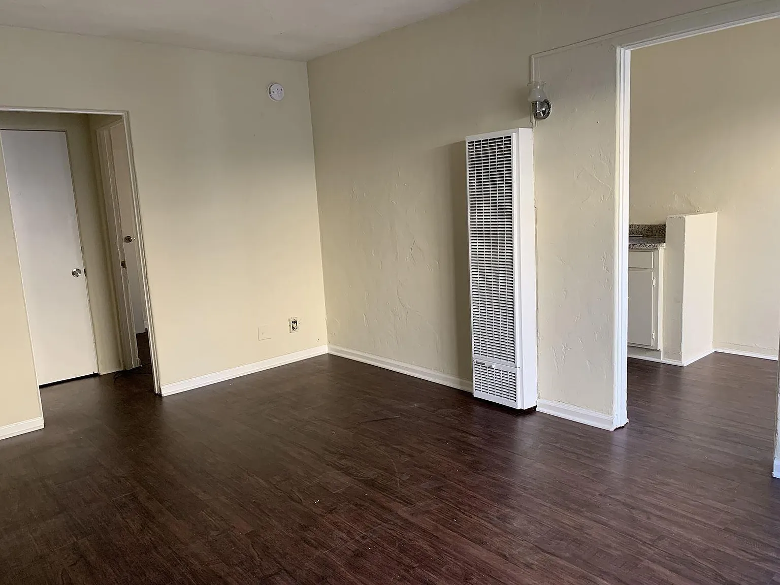 1001-1007 Banning Blvd — Photo 2
