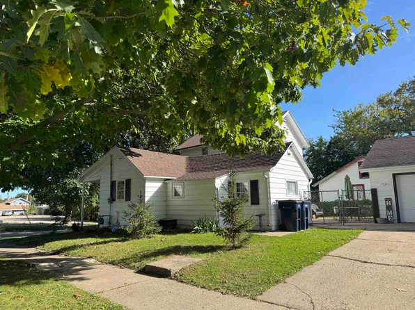 102 S Chatham St, Janesville, WI 53548