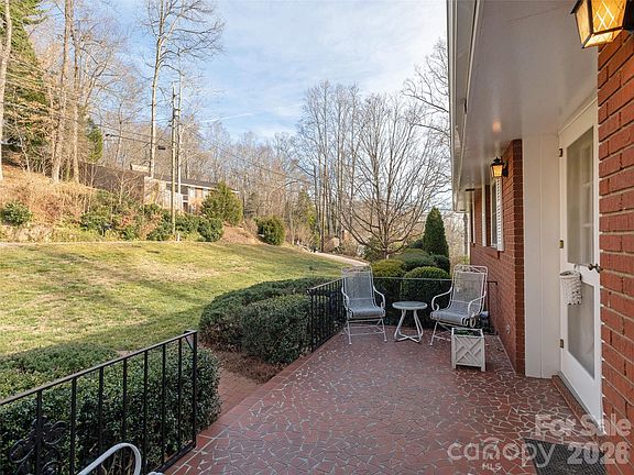 4th image of 28 Westridge Dr