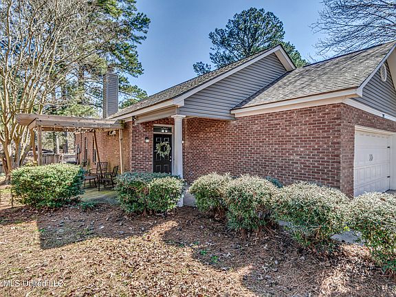 2nd image of 202 Commonwealth Ave