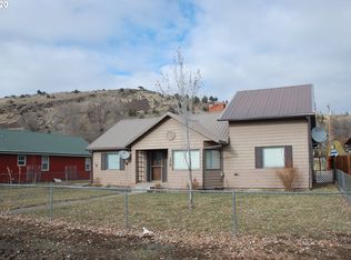 114 1st St, Fossil, OR 97830