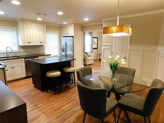 5th image of 1029 Valley Dr SE