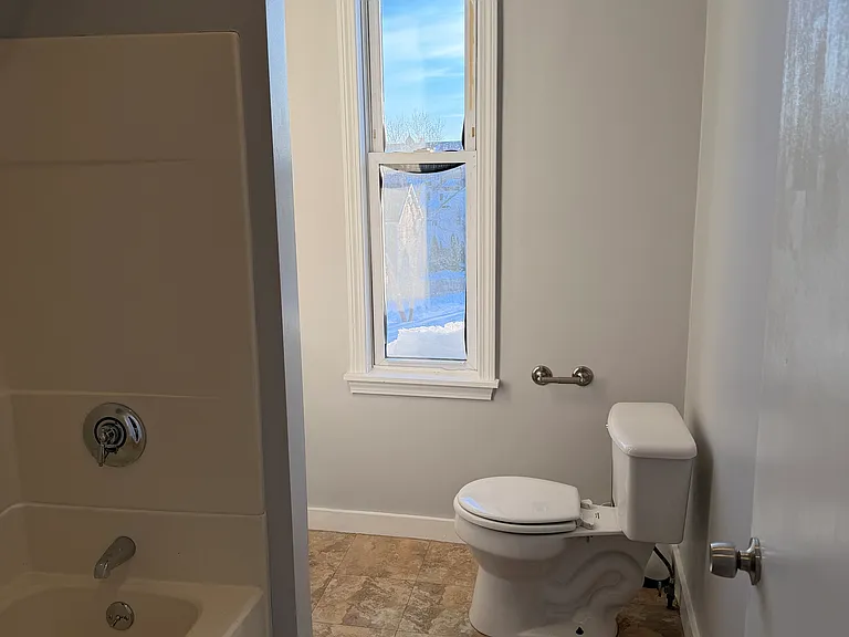 39 Northey St #B — Photo 15