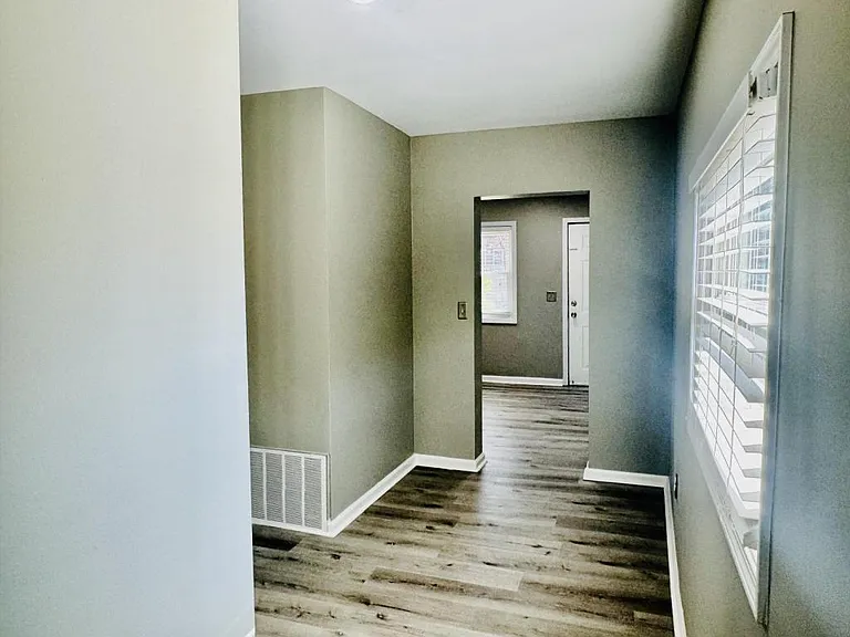 520 Wainwright Ave — Photo 10