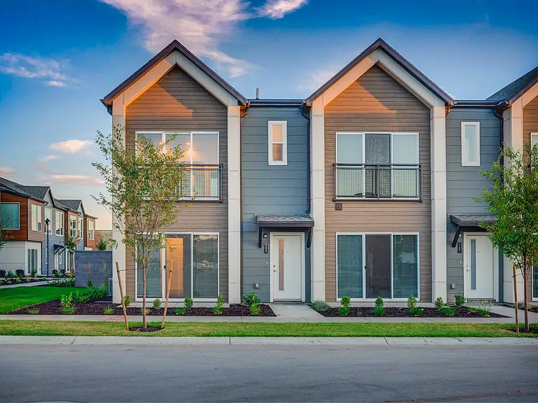 Hawthorne Townhomes — Photo 33