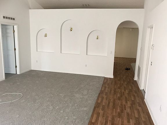 2nd image of 419 Danube Dr