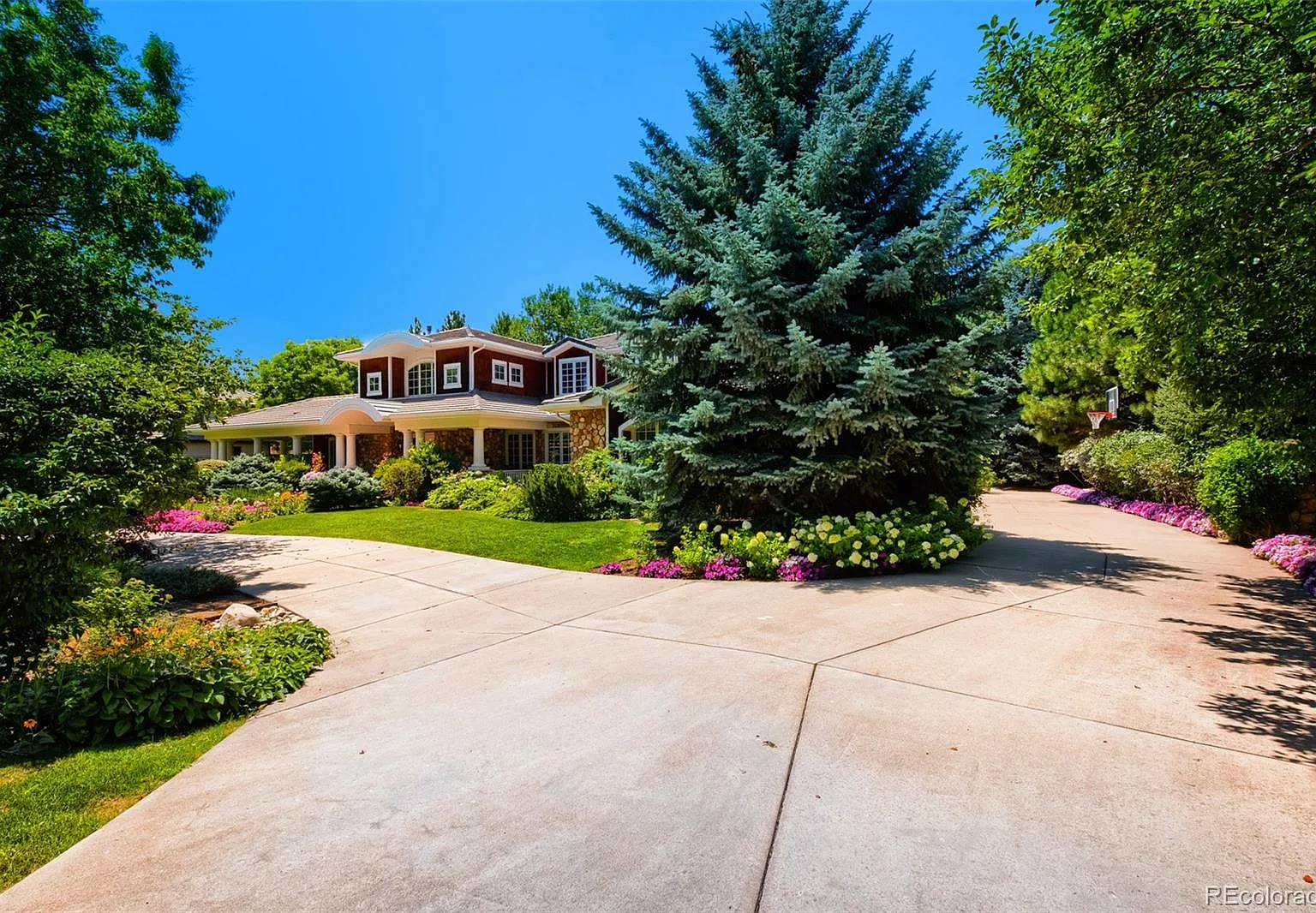 6 bed, 9.0 bath, 10372 sqft, $26,000 — Photo 2