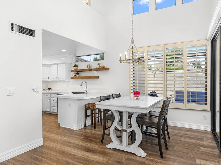 BREAKFAST NOOK