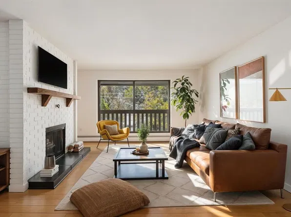 618 S 2nd Ave NW #405, Calgary, AB T2N 0E1