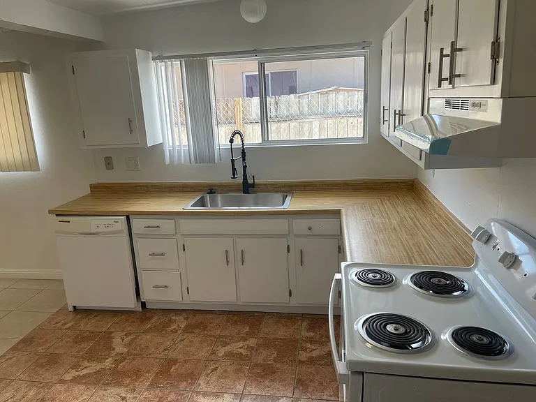 5055 Blanton Dr — Photo 11