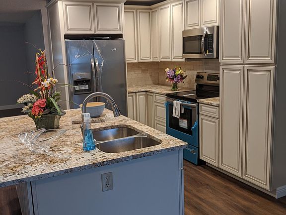4th image of 3642 Fairway Forest Cir