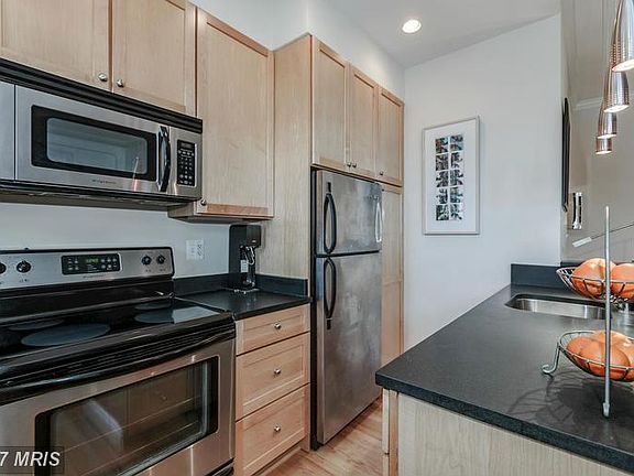 Kitchen (2 of 3)