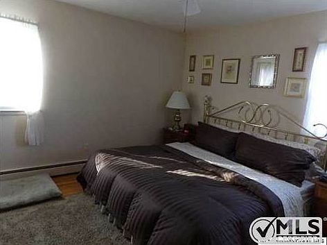4th image of 1008 Edgebrook Dr E