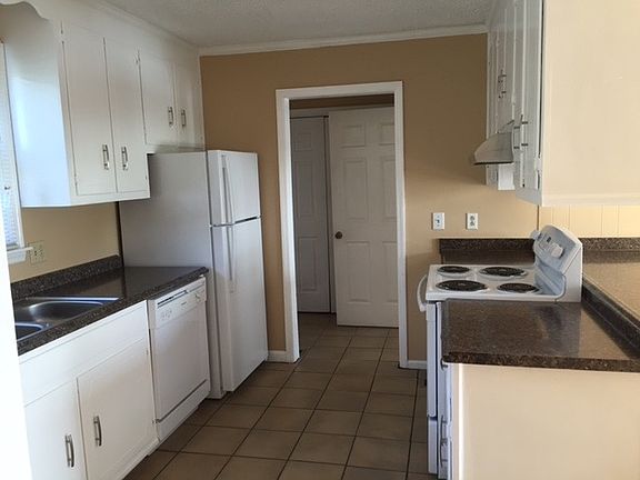 3rd image of 1509 E Northfield Blvd