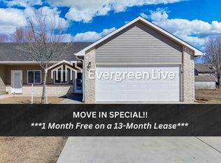 208 E Northern Ct, Mulvane, KS 67110