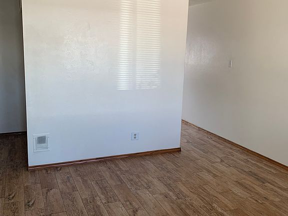 3rd image of 4613 Douglas Macarthur Rd NE #B