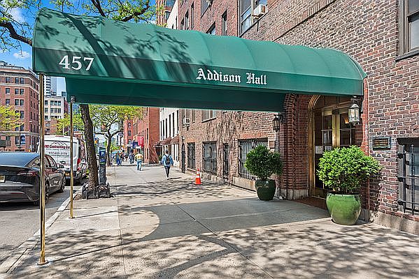1st image of 457 W 57th St #514