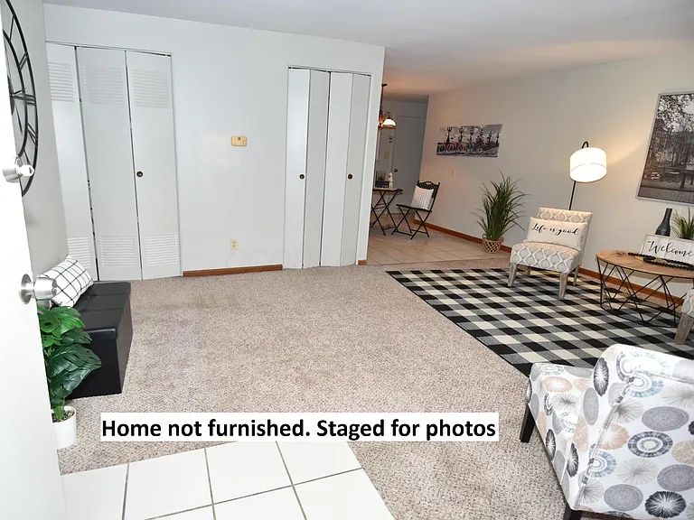 7075 Bartlett Rd — Photo 3