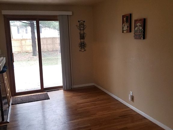 4th image of 8 Sussex Ln