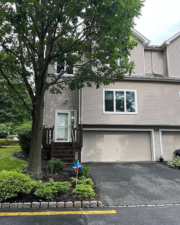 1st image of 82 Leif Blvd