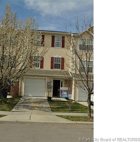1st image of 452 Argyll Ct