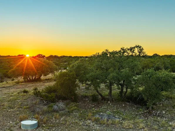 913 GREENWOOD VALLEY RANCH RD, Rocksprings, TX 78880