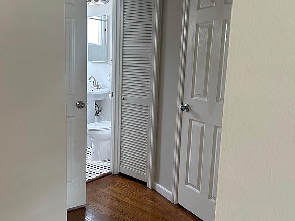 4th image of 2818 Taraval St #5