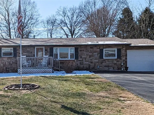 1056 Country Club Dr, Zanesville, OH 43701