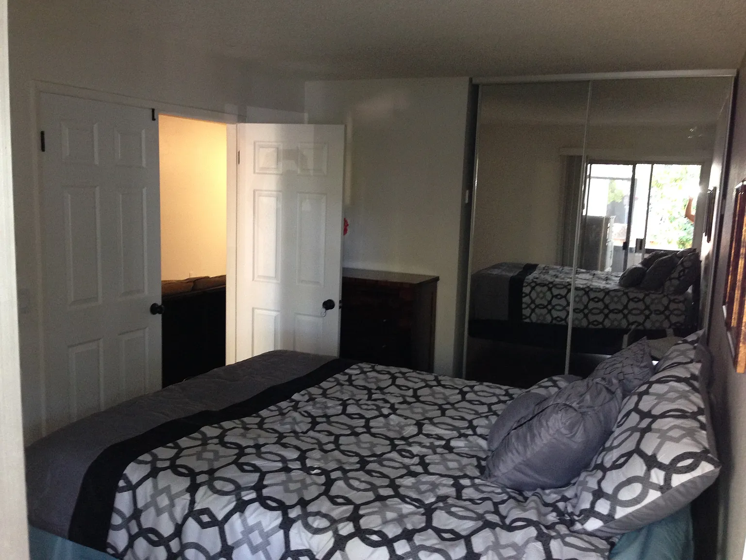 2 bed, 1100 sqft, $3,150 — Photo 2