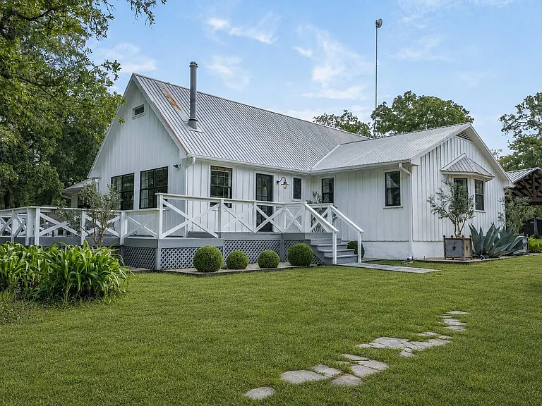6811 Mockingbird Rd — Photo 1