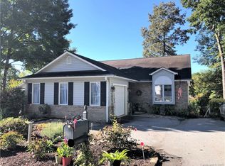 82 Laurel Ridge Pl, Hendersonville, NC 28739