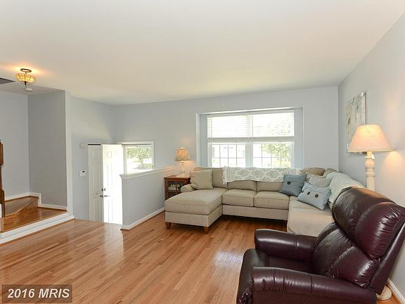 Light-Filled Open Floor Plan / Hardwood Floors