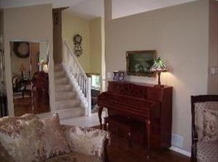 224 Deerview Dr, Hainesville, IL 60030