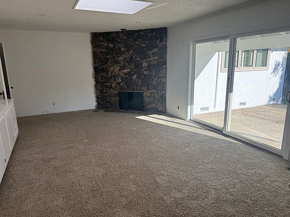 5th image of 2675 Latham Dr