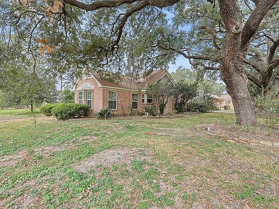 5th image of 4425 Laurel Dr