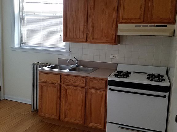 2nd image of 4930 N Winthrop Ave APT 1B