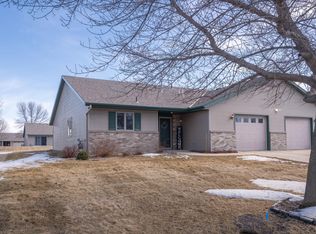 672 W River Dr, New London, MN 56273