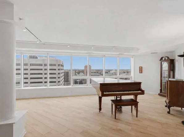 168 6th St E Unit 3101, Saint Paul, MN 55101