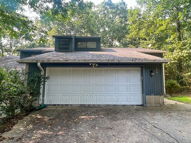 214 Brookside Dr — Photo 2